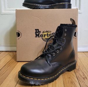 NWT in Box Dr Martens 1460 Serena Faux fur lined boots US ladies 9